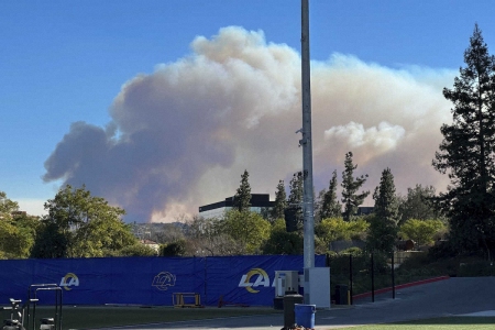 NFLラムズのプレーオフはアリゾナ州へ開催地変更　ロス山火事でスポーツへの影響相次ぐ