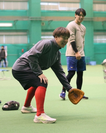 広島・小園「信頼を勝ち取れるように」三塁に加え遊撃、二塁もこなせる“マルチな男”を目指す