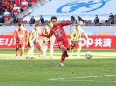 【高校サッカー】流通経大柏が6大会ぶりの決勝進出！柚木創のPK弾を守り切り初出場・東海大相模下す