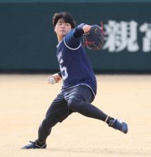 ヤクルト　ドラ1・中村優が初のサイン会　大勢のファンにペン走らせ「夢や希望を与えられる選手に」