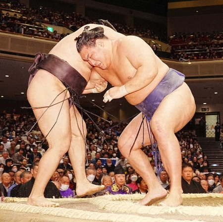 豊昇龍　鬼門の初日も「気にしない人なんで」　綱獲りへ過去10勝9敗の霧島戦も平常心で突破