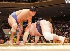 荒れる初場所　初日から照ノ富士がわずか1秒1で黒星　ちょんまげ大関“卒業”大の里も土