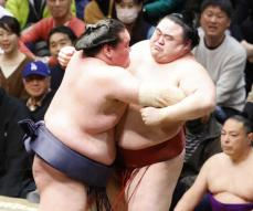 照ノ富士　隆の勝に苦戦も復帰後初白星！　綱取り目指す豊昇龍は翔猿を圧倒連勝　琴桜は阿炎に敗れ1敗