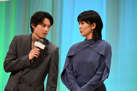 松たか子　松村北斗の印象は？「思っていたより…」で会場困惑　映画完成披露イベントに参加