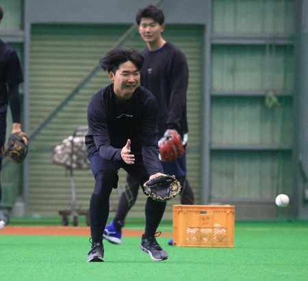 日本ハムの一押しルーキーはドラフト5位の山県秀　誰もマネできないアクロバティックな守備