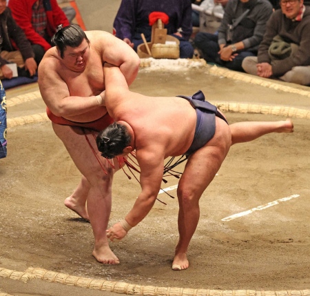 3大関そろって土…綱獲りの豊昇龍が初黒星、琴桜は4連敗、大の里3敗目　全勝は40歳の玉鷲ら4力士