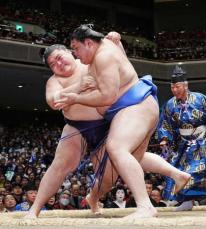 王鵬　無傷の5連勝　大の里を初撃破!全て三役戦だった序盤で成長の跡{体がしっかり動いている」