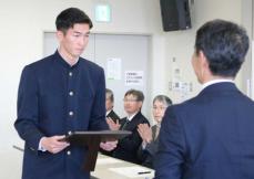 阪神・今朝丸　兵庫県の優秀選手受賞「サポートのおかげ」制服姿で表彰、ライバルたちとも再会