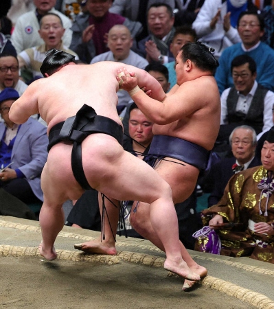 豊昇龍が痛恨の2敗目　金峰山は玉鷲を寄り切り“無傷”で初の中日勝ち越し　大の里は5勝目で盛り返す