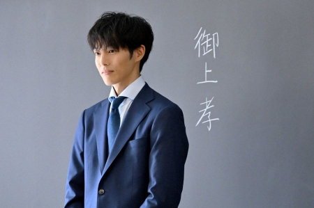 松坂桃李主演「御上先生」初回視聴率、あの「VIVANT」超え12・2％！　日曜劇場9作連続2桁発進