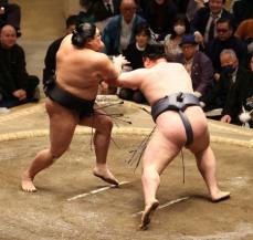 1敗の千代翔馬、霧島に敗れ2敗に後退　2敗の尊富士＆王鵬は勝ち越し決める