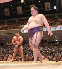 王鵬　霧島の送り投げに3敗後退　勝てば自己最速タイの2ケタも…単独首位・金峰山との1差変わらず