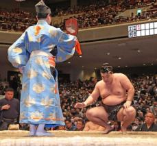 二所ノ関親方“いい霧島”出れば　賜杯争いがぜん注目