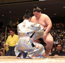 王鵬が初三賞！　優勝争い単独首位の金峰山は敢闘賞　40歳の玉鷲は千秋楽に勝てば史上最高齢三賞