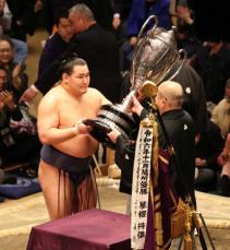 豊昇龍、強さ見せつけた逆転Vで横綱昇進が確実　32年ぶり横綱空位は回避へ