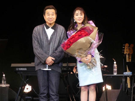 芝居じゃない「素」の浅野ゆう子見せた　芸能生活50年記念ライブ　40年ぶり新曲など15曲披露