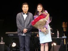 芝居じゃない「素」の浅野ゆう子見せた　芸能生活50年記念ライブ　40年ぶり新曲など15曲披露