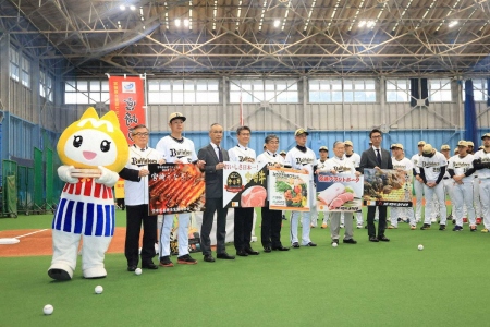 オリックス　キャンプ初日は雨模様　野手は13時練習開始　セレモニーで山田がうなぎのつかみ取り