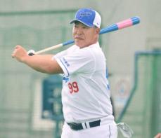 中日・井上監督　ドラ2吉田らに鬼ノック「1回は足がヘロヘロという日を」　罰則に連続ジャンプスクワット