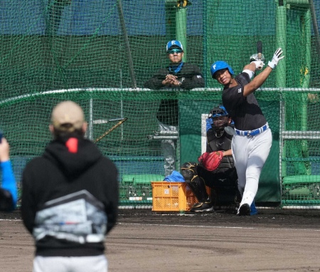 日本ハム・万波　練習の鬼！“福は打ち”とばかりに連日の居残り特打で柵越え6本