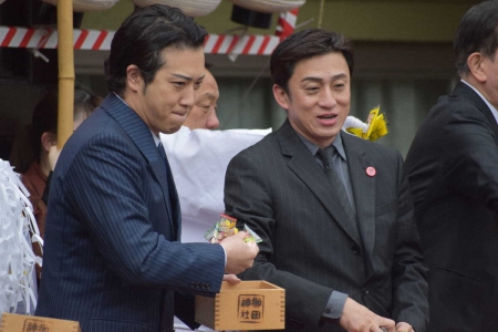 博多座「朧の森に棲む鬼」出演者が櫛田神社で豆まき！松本幸四郎「ド派手なお芝居」とPR