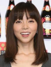 NY在住の元NHKアイドルアナが結婚25周年を報告　夫と寄り添う“記念日ショット”に「羨ましい」