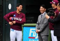 侍ジャパンの井端監督が楽天キャンプを視察。ドラ1宗山の来春WBC出場について「頭の中に入っています」