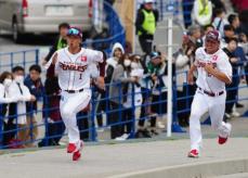 楽天ドラ1・宗山　26年WBC“内定”　キャンプ視察の侍・井端監督「1年後、期待しているよ」