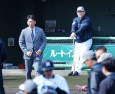 侍ジャパン・井端監督　ロッテキャンプ訪問　ドラ1新人・西川は「今後見ていく」