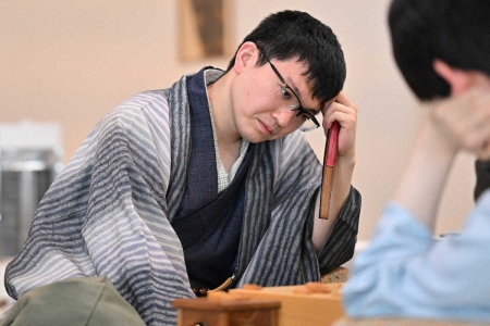 【王将戦】永瀬九段　藤井王将のレア陣形「右王」にレア対応　「第一感で指すタイプ」が食らいついた