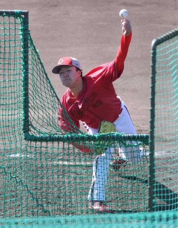 広島　ドラ2佐藤がバット2本折った！「伸びる直球」ベール脱ぐ、フリー打撃初登板で安打性1本のみ