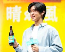 目黒蓮　ビール片手に爽やか笑顔　キリンビール「晴れ風」大ヒット御礼発表会