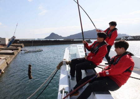 広島新人「開幕1軍」釣り上げる！「遠慮せず」「ケガだけは…」休日に一本釣り体験でリフレッシュ