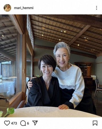 74歳の辺見マリ　孫撮影の愛娘・辺見えみりとの2ショットに「美人親娘」「そっくり」の声