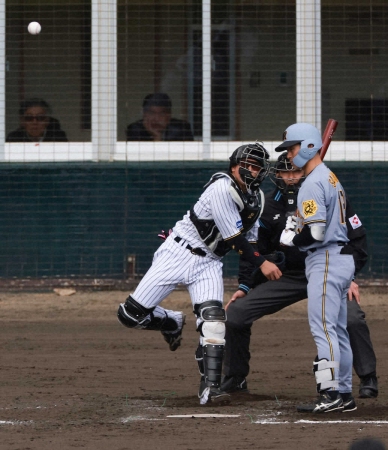 阪神・梅野　初実戦でいきなり攻守に躍動!二塁打&バズーカ披露　“正捕手争い”坂本に負けん