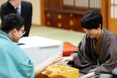 藤井王将、NHK杯で勝利し準決勝進出　王将戦7番勝負中の永瀬九段が解説「苦しくして呆然とした表情」