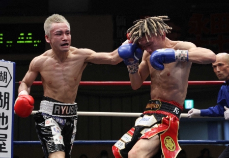 WBO－AP王者・川浦龍生　強打のスイッチヒッター田井に6回TKO勝ちで初防衛　世界ランカー対決制す