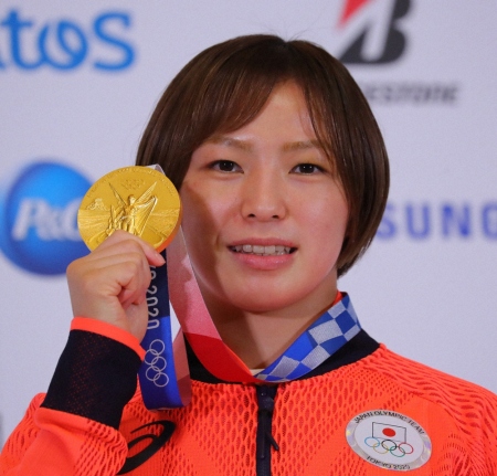恒村友香子 引退表明の姉・金城梨紗子をねぎらう <b>東京</b>五輪で姉妹金「最高の景色も一緒に…感謝 ...