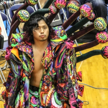 高橋ヒロム 新日本ラストマッチで白星！試合後は四方向にあいさつ