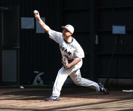 侍ジャパン】菅野智之 合流即ブルペン入り 最年長で挑むWBCに決意「一