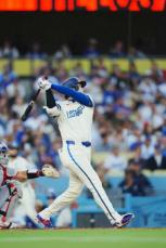 大谷翔平エンジェルス　ルーキーカ−ド　代打初本塁打 大谷翔平 初回の大量得点呼ぶ1イニング2安打、内野安打＆7試合ぶり11号