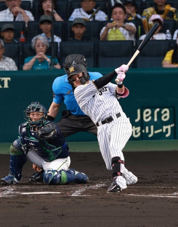阪神 浜田太貴が移籍後初安打！初スタメンで元同僚の山野から左前に