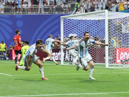 W杯】メッシも感激の涙！アルゼンチンが奇跡の逆転8強 後半22分0―2から