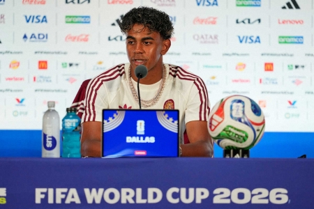 W杯】ヤマル19歳の誕生日にダイヤのネックレスで登場 あす準決勝「人生