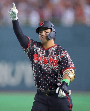 巨人 0―8の6回に猛反撃 先頭・石塚裕惺から6連打など8安打であっという