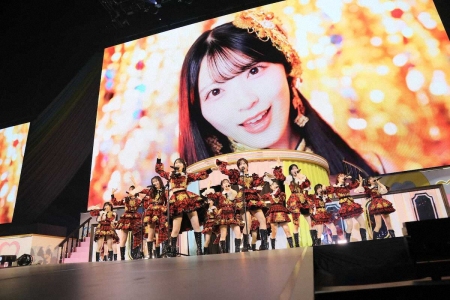 AKB48 佐藤綺星が応募数1位でソロ熱唱 横浜でコンセプト別単独公演