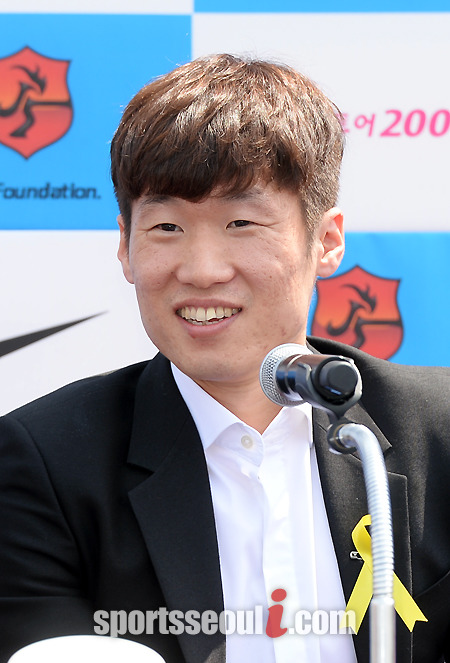 “韓国サッカー英雄” パク・チソン、引退を電撃宣言！