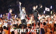 [Photo] JYJ、「アジアは一つ！」 