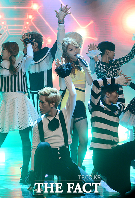 [Photo] Aileeの新曲『触れないで』ステージ