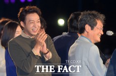 [Photo] JYJ ユチョン、「明るい笑顔！！」 